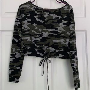 Camo long sleeve crop top